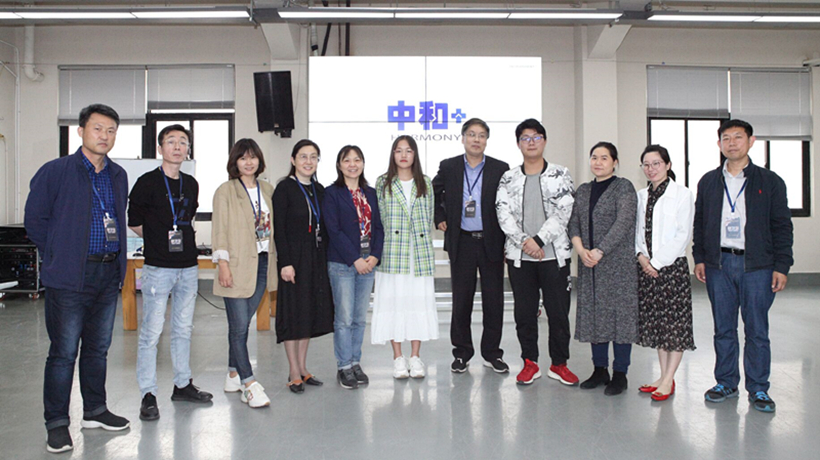 与带教老师和学生合影_副本2.jpg