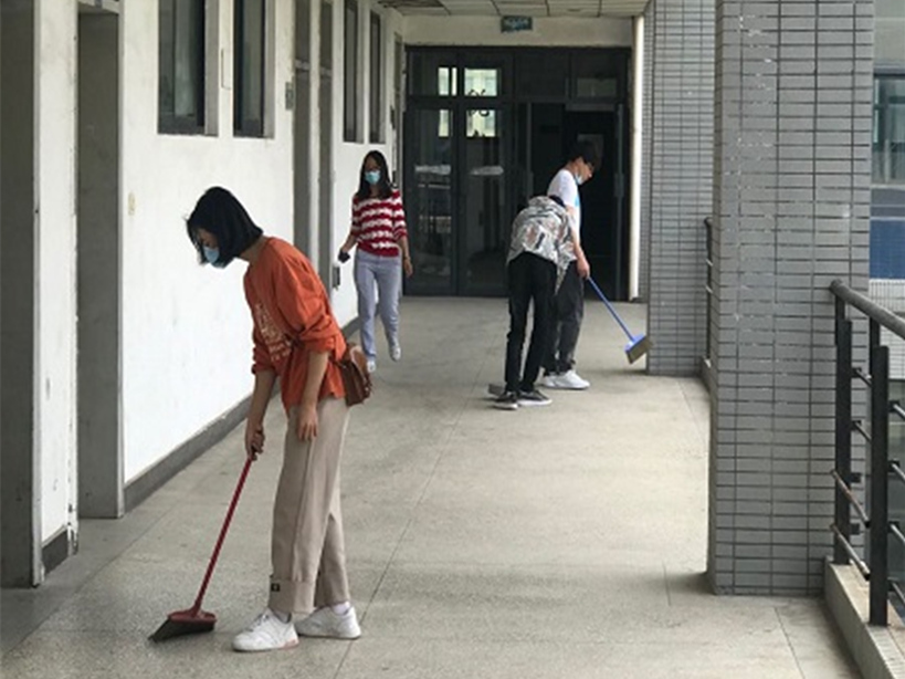 3.一次教室大扫除_副本3.jpg